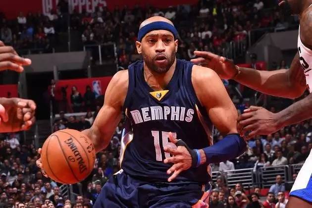 疯了？大年初一只在家族群抢红包？《PUBGM》白送你的龙年礼物你都不要？